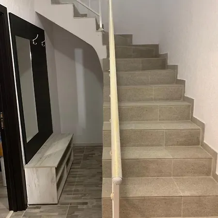 Aleksandria Apartments شقة نيسيبار