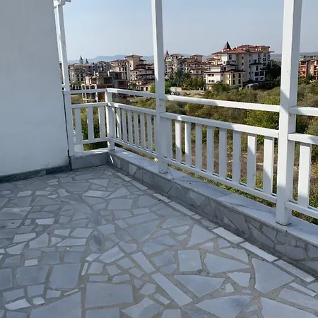 Aleksandria Apartments شقة نيسيبار